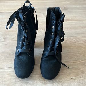 Black ankle boots with ribbon laces